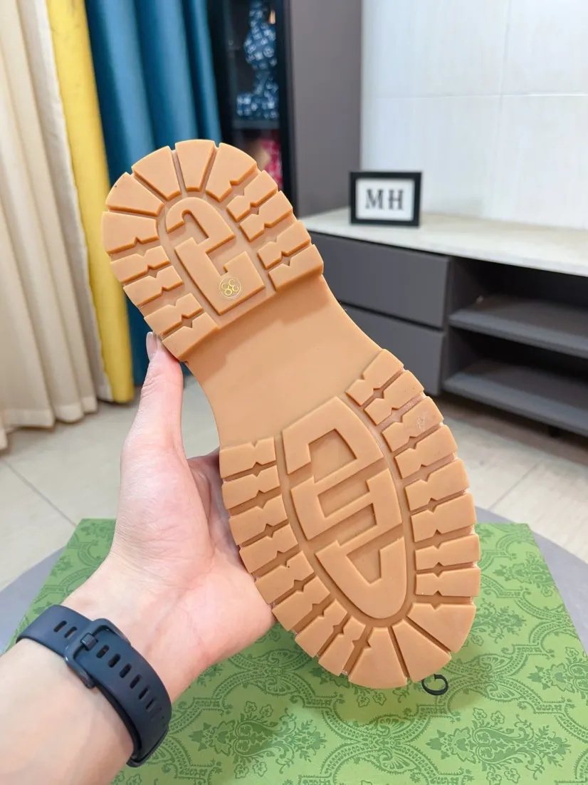 Men's shoes 💰500🌸🌸 (GUCCI) [can be made without label] G's new business boots are full-layer calfskin embossed with classic diamond pattern craftsmanship. They are high-end and classy, ​​versatile and have a full three-dimensional feel. They use raw rubber non-slip outsole. If you look closely, you will be addicted to the leather. You can't extricate yourself ~ the best on the market.          Fabric: Cowhide/Embossed Lining: Cowhide.          Please make a note when placing an order, size: 38-44 (37, 45, 46 can be customized and cannot be returned or exchanged)